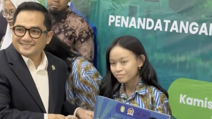Josepha Alexandra dan 9 siswa SMAN 1 Pontianak peserta LCC 4 Pilar MPR dapat beasiswa ke China