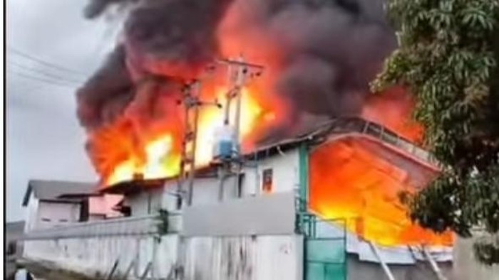 Kebakaran di pabrik sepatu Sunggal, Deli Serdang. (Dok tangkapan layar)