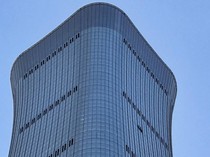 Pesawat Kecil Tabrak Gedung Tertinggi Beijing, Pilot Tewas