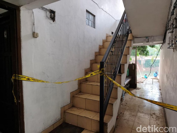 kos-kosan di Benhil yang rusak imbas rumah ambruk
