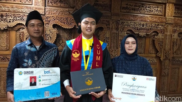 Muhammad Irvan Ardianto merupakan wisudawan terbaik Universitas Tidar (Untidar) dengan IPK 3,98, diwisuda, Sabtu (27/6/2026).