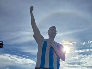 Argentina Abadikan Messi Lewat Patung Raksasa 70 Ton di Patagonia