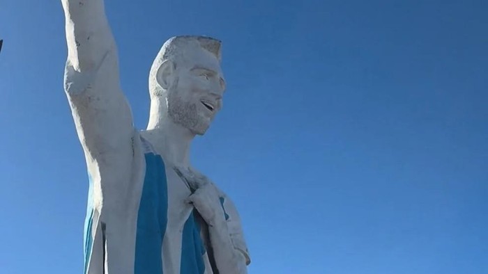 Patung raksasa Lionel Messi di Argentina setinggi 26 meter dan berat 70 ton