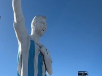 Patung Raksasa Messi Jadi Ikon Baru Kebanggaan Argentina
