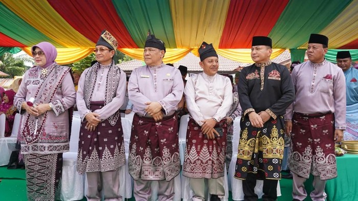 Pawai Taaruf MTQ ke-44 di Kuantan Singingi, Riau dihadiri Menteri Agama, Gubernur hingga Kapolda Riau, Sabtu (27/6/2026).