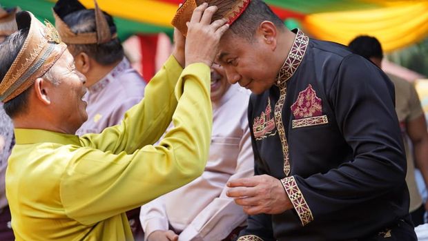 Pawai Ta'aruf MTQ ke-44 di Kuantan Singingi, Riau dihadiri Menteri Agama, Gubernur hingga Kapolda Riau, Sabtu (27/6/2026).