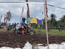 72 Pembalap Motor Manol Adu Cepat di Sirkuit Lebak Djinontro Banyuwangi