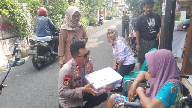 Polda Metro Jaya menggelar Jaga Jakarta on The Spot di Matraman, Jakarta Timur, Jumat (27/6/2026).