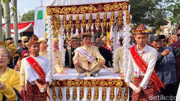 Proses pemberian gelar ada untuk Jokowi