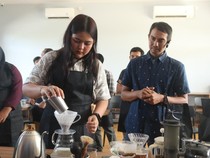 Cara PT BSI Cetak Barista Milenial Lewat Pelatihan Pengolahan Kopi