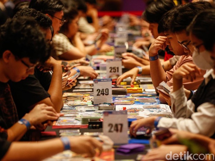 Ratusan Trainer Pokémon Trading Card Game (TCG) dari berbagai daerah di Indonesia mengikuti ajang Master Ball League Indonesia di Nusantara International Convention Exhibition (NICE) PIK 2, Kabupaten Tangerang, Sabtu (27/6/2026).