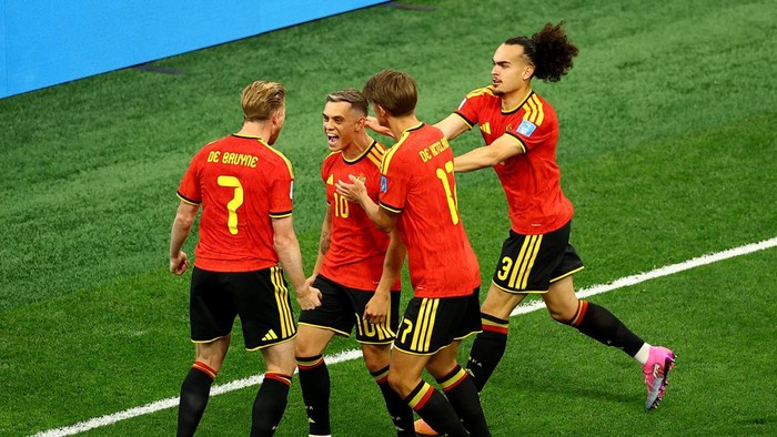 Soccer Football - FIFA World Cup 2026 - Group G - New Zealand v Belgium - BC Place, Vancouver, Canada - June 26, 2026 Belgiums Leandro Trossard celebrates scoring their first goal with teammates REUTERS/Agustin Marcarian