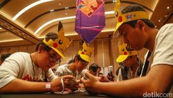 Serunya Mewarnai dan Berburu Kartu Pokemon Terbaru