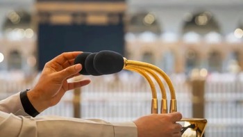 Jutaan jemaah memadati Masjidil Haram untuk menunaikan ibadah haji dan umrah. Di kompleks masjid seluas ini, distribusi suara menjadi tantangan tersendiri agar seluruh jemaah dapat mendengar azan dan bacaan imam dengan jelas. Foto: Saudi Press Agency