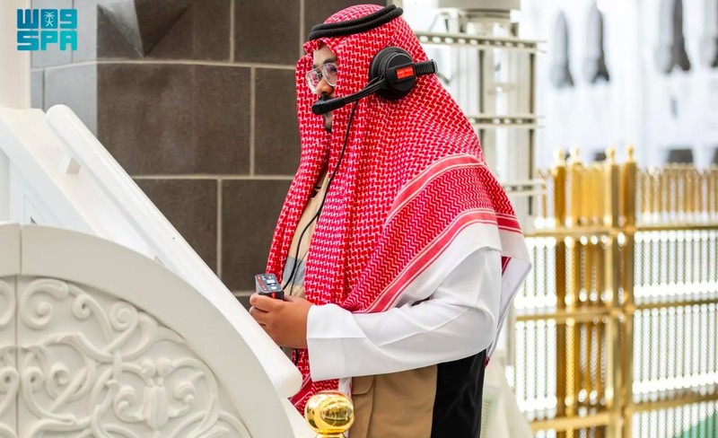Masjidil Haram di Makkah, Arab Saudi memiliki sistem audio modern dengan lebih dari 260 speaker serta jaringan kabel dan fiber optik sepanjang lebih dari delapan kilometer yang bekerja secara sinkron.