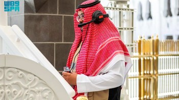 Bagi jutaan jemaah, yang paling membekas mungkin adalah lantunan ayat Al-Quran dari para imam Masjidil Haram. Namun di balik pengalaman spiritual tersebut, ada teknologi yang bekerja nyaris tanpa terlihat untuk memastikan setiap ayat dapat terdengar jelas di seluruh kompleks masjid. Foto: Saudi Press Agency