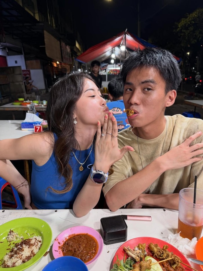So Sweet! Yuka 'AAA Clan' Lamar Kekasih di Warung Pecel Lele
