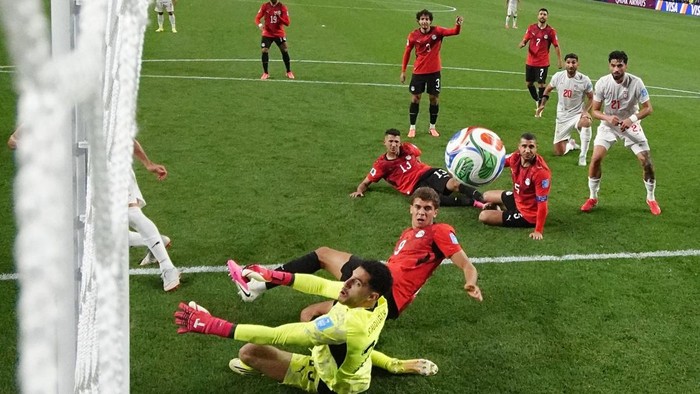 Soccer Football - FIFA World Cup 2026 - Group G - Egypt v Iran - Seattle Stadium, Seattle, Washington, U.S. - June 26, 2026 Irans Shoja Khalilzadeh scores a goal past Egypts Mostafa Shoubir that was later disallowed REUTERS/Matthew Childs