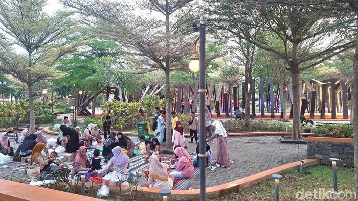 Suasana Taman Nyawiji Nganjuk.