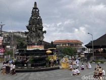 Khusyuk Kuningan di Titik Nol Klungkung, Umat Hindu Padati Catus Pata