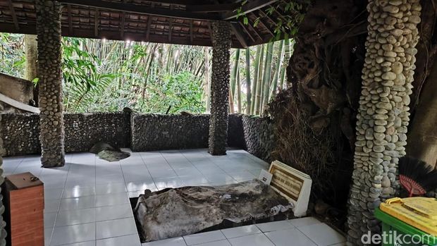 Suasana situs Pangeran Ramajaksa Kuningan Suasana situs Pangeran Ramajaksa Kuningan