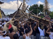 Tradisi Dewa Masraman di Paksebali Klungkung Diawali Megibung