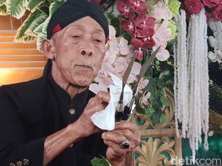 Melihat Tradisi Jamasan Pusaka di Nganjuk