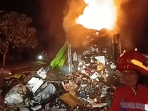 Truk Muatan Paket Terbakar di Tol Salatiga