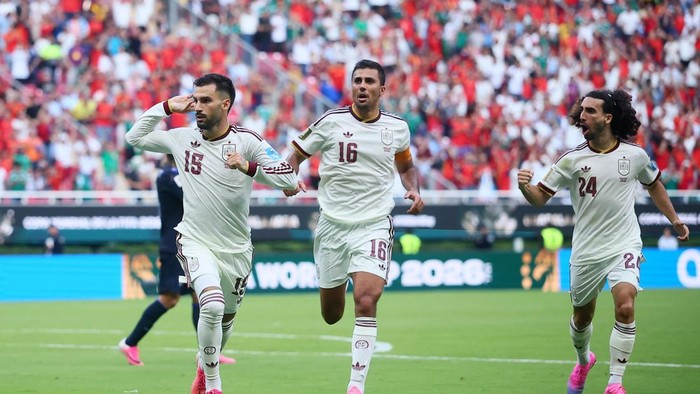 Soccer Football - FIFA World Cup 2026 - Group H - Uruguay v Spain - Estadio Guadalajara, Guadalajara, Mexico - June 26, 2026 Spains Alex Baena celebrates scoring their first goal with Marc Cucurella and Rodri REUTERS/Eloisa Sanchez