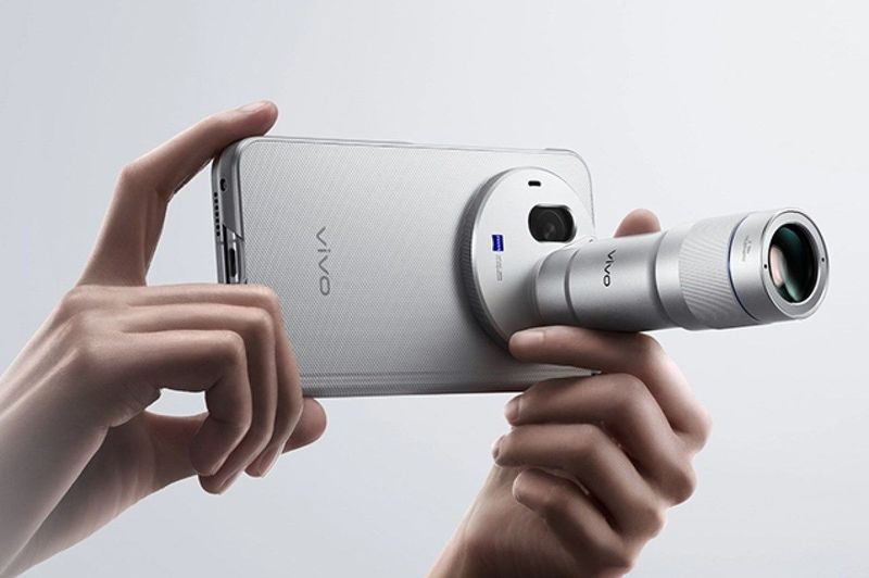 Vivo X Fold6 Vivo X Fold6 resmi diperkenalkan dengan layar lipat LTPO AMOLED 120Hz, kamera Zeiss 200 MP, chipset Dimensity 9500 Super Edition, serta baterai 7.000 mAh.