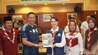 Arumi mengapresiasi dedikasi para anggota Pramuka yang bekerja dengan penuh keikhlasan demi membantu masyarakat yang membutuhkan.