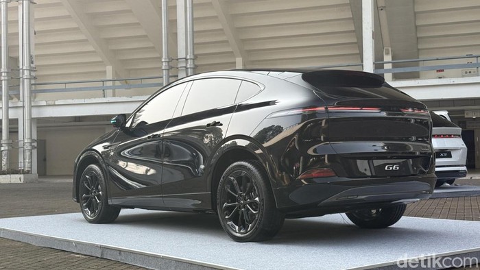 XPENG G6 AWD Performance resmi diperkenalkan di ajang XPENG Vision Night Indonesia 2026 di Istora Senayan, Jakarta pada Sabtu (26/6)