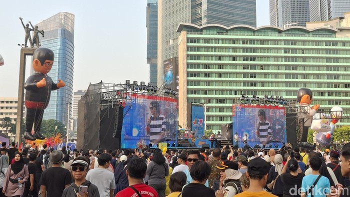Acara puncak HUT ke-499 DKI Jakarta berlangsung meriah di Bundaran HI, Jakarta Pusat, dan berbarengan dengan car free day (CFD) pagi ini. (Taufiq S/detikcom)