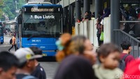 Pejabat di Eropa Membaur Naik Angkutan Umum, Indonesia Bisa Tiru?