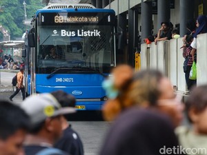 Pejabat di Eropa Membaur Naik Angkutan Umum, Indonesia Bisa Tiru?