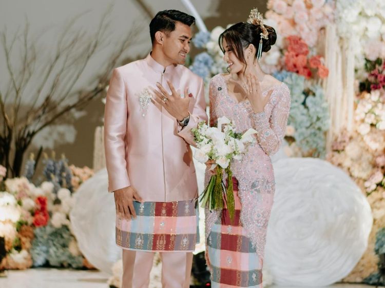Asnawi Mangkualam dan Yuriska Patricia Gelar Lamaran Bernuansa Pink