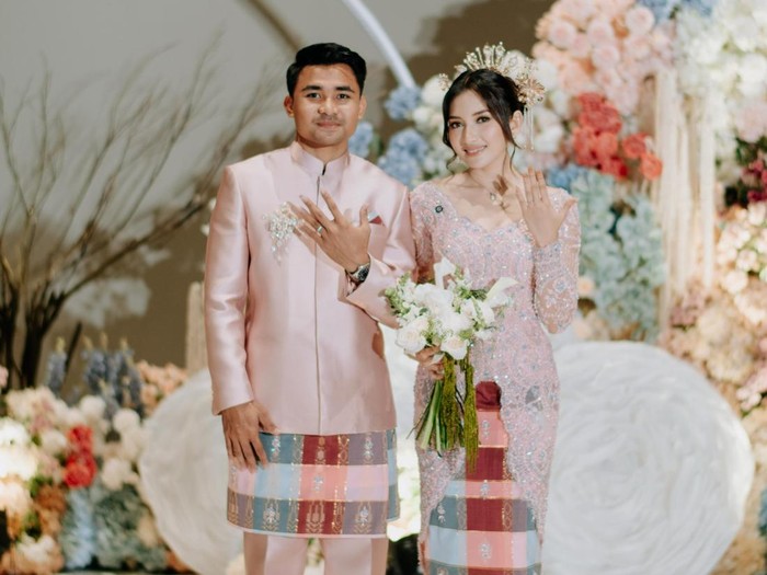Asnawi Mangkualam gelar lamaran dengan Yuriska Patricia.
