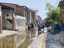 Warga Tambakrejo Semarang Kena Rob Tiap Hari, Jalan Berlumut-Bikin Orang Jatuh