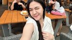 Resmi Tunangan, Ini Momen DJ Una Makan Bareng Kekasih hingga Keluarganya