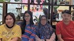 Resmi Tunangan, Ini Momen DJ Una Makan Bareng Kekasih hingga Keluarganya