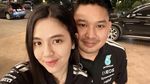 Resmi Tunangan, Ini Momen DJ Una Makan Bareng Kekasih hingga Keluarganya