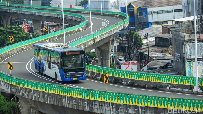 Ornamen gigi balang masih menghiasi berbagai sudut Jakarta meski kota terus berkembang. Warisan arsitektur Betawi itu menjadi simbol identitas budaya yang tetap lestari.