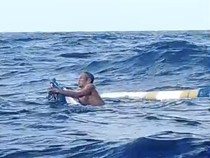 Sempat Hilang, Nelayan di Sumenep Selamat usai Pegangi Perahu Kandas