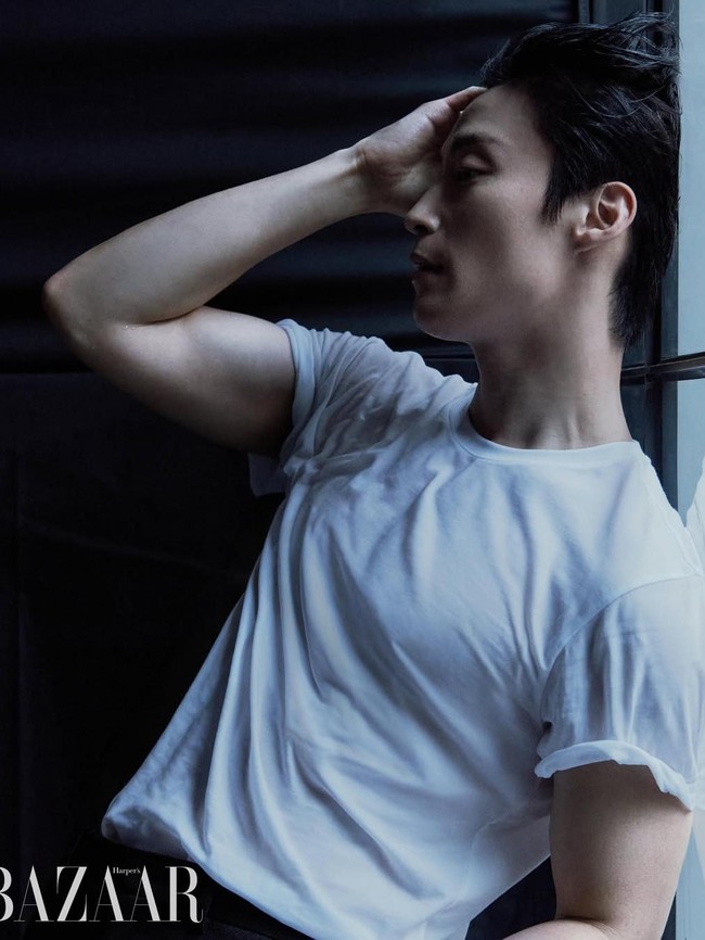 Pesona Heo Nam Jun Pamer Punggung Atletis, Jadi Wajah Campaign Dior