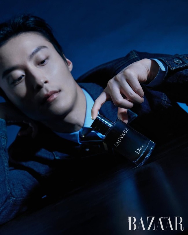 Popularitas drama Korea My Royal Nemesis menjadi titik balik kariernya. Seperti dilansir dari Korean Business Research Institute, Heo Nam Jun menjadi aktor terpopuler di bulan Juni 2026. Tak mengherankan jika Heo Nam Jun kini menjadi wajah campaign Dior. Foto: dok. Harpers Bazaar Korea