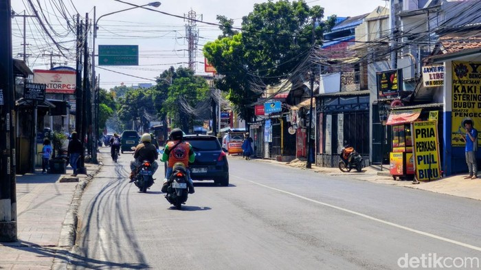 Jalan Kopo yang lengang di hari Minggu