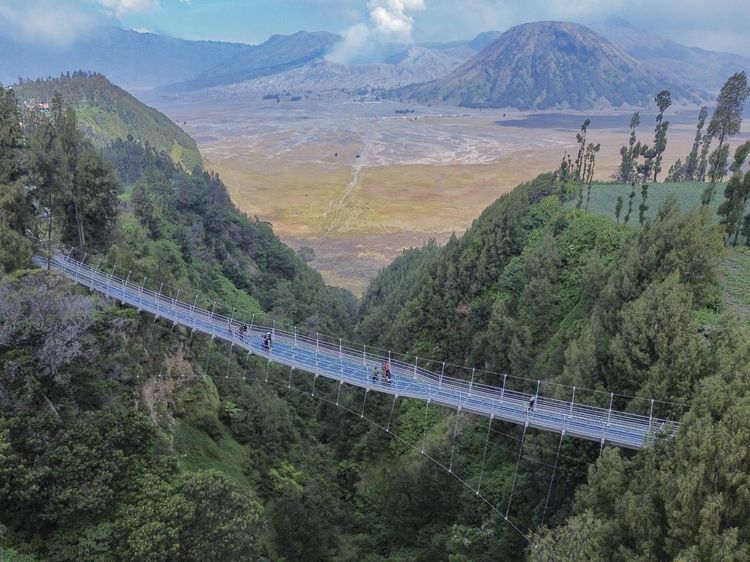 Jembatan Kaca Seruni Point Bromo Resmi Dibuka