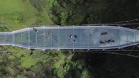 Kehadiran Jembatan Kaca Seruni Point Bromo diharapkan mampu meningkatkan daya tarik kunjungan wisatawan ke kawasan Bromo. ANTARA FOTO/Irfan Sumanjaya