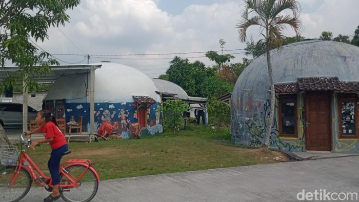 Tampilan 'Kampung Dome' atau Nglepen Baru di Sumberharjo, Prambanan, Sleman, Minggu (28/6/2026).