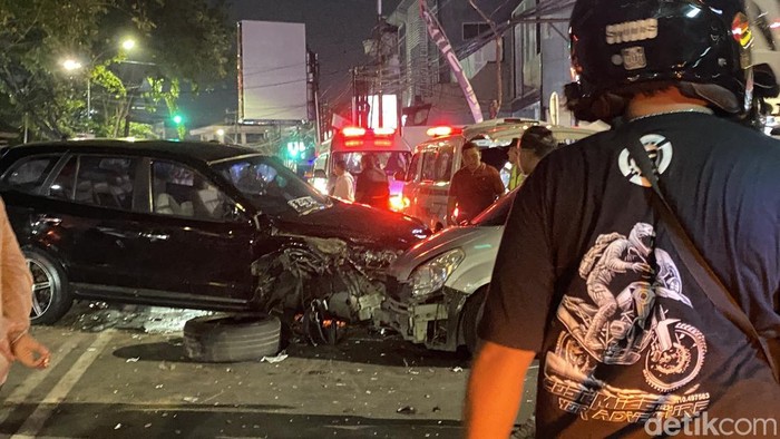 Kecelakaan beruntun di Jalan Tentara Pelajar, Kecamatan Semarang Selatan, Kota Semarang, Minggu (28/6/2026).